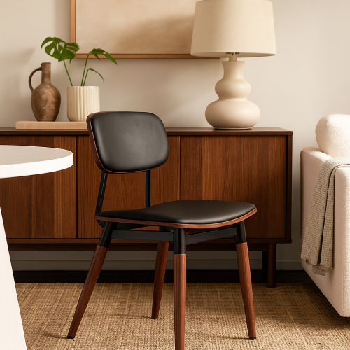 كرسي جلد أسود - قواعد معدن شكل خشبي