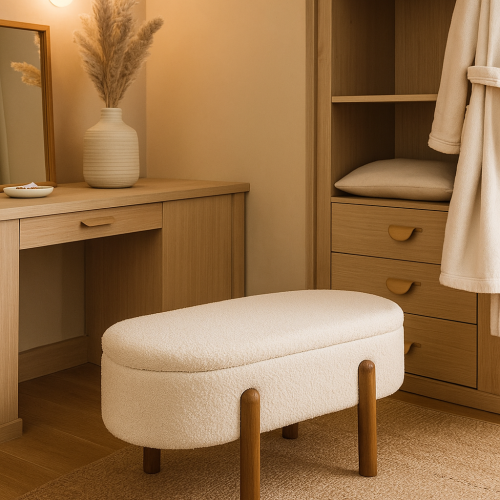 مقعد أنيق بلون أبيض بتصميم بيضاوي عصري، مزود بأرجل...