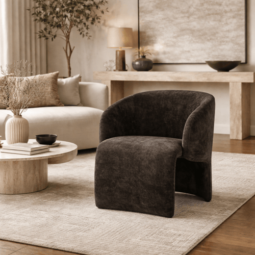 كرسي أنيق مبطن بقماش مخملي رمادي داكن، بتصميم منحن...