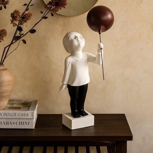 ديكور لطفل يحمل بالونًا، يمنح لمسة دافئة وجذابة لل...