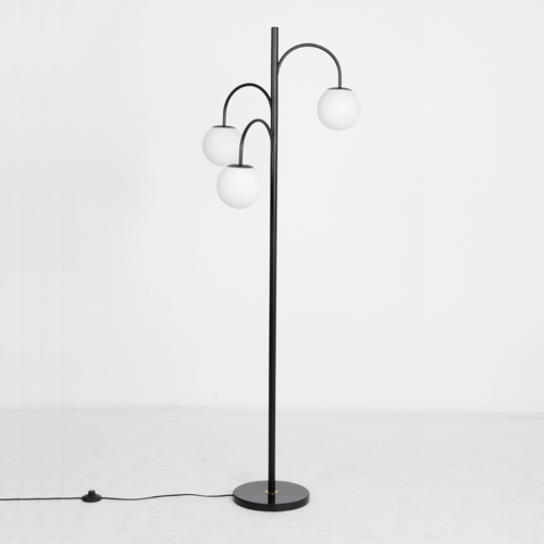 مصباح أرضي أنيق بتصميم عصري، هيكل اسود مع ثلاث كرا...