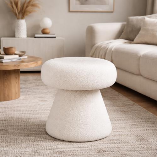 مقعد صغير أنيق مبطن بقماش أبيض ناعم،