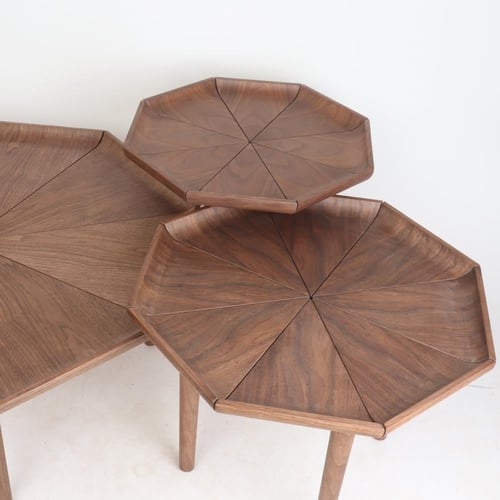 طقم طاولات بتصميم هندسي مميز مستوحى من الأشكال الس...