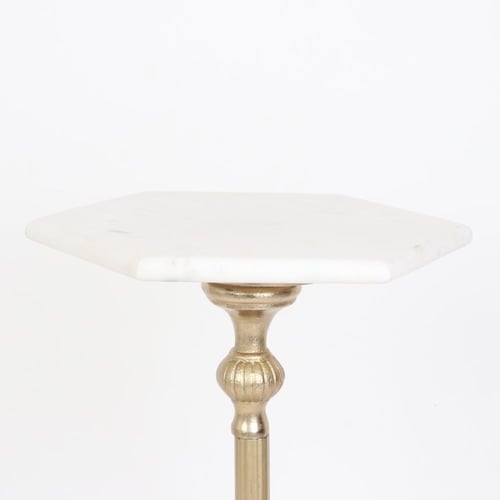 طاولة جانبية أنيقة بسطح رخامي سداسي مع قاعدة معدني...