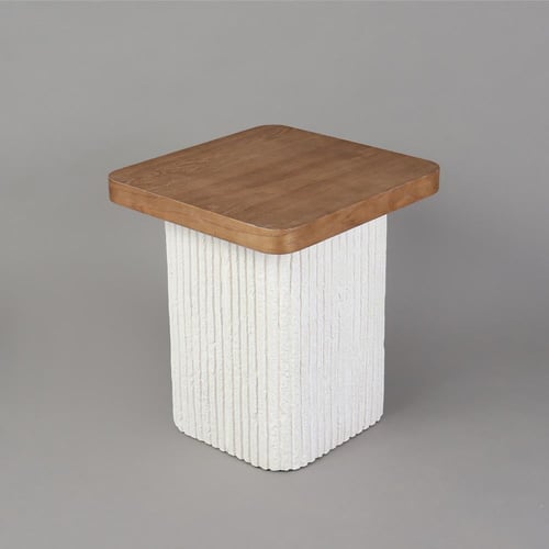 طاولة جانبية بتصميم عصري بسطح خشبي أنيق وقاعدة بتف...