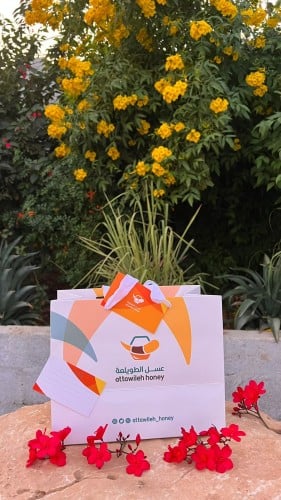 شنطة مع كرت أهداء