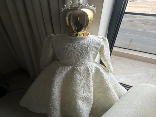 فستان ملكي راقي مميز شامل تاج