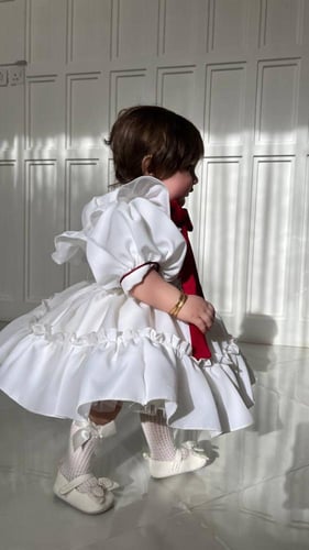 فستان بتطريز الورد مميز شامل القبعه