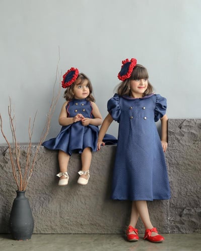 فستان راقي جدا لون كحلي شامل اكسسوار الشعر