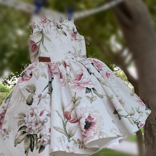 فستان مورّد راقي شامل القبعه