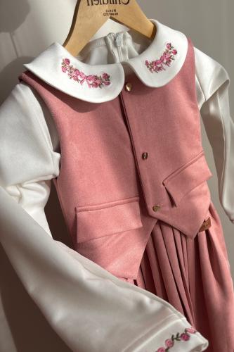 مريول شتوي مميز مع تطريز