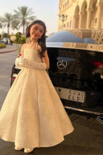 الفستان الملكي شامل قفازات