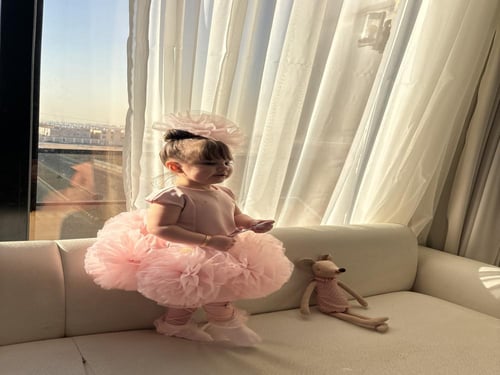 فستان الوردي المنفوش شامل اكسسوار الشعر