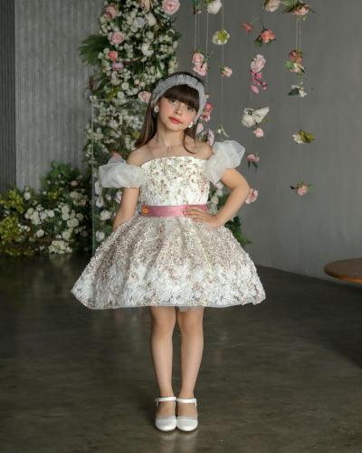 فستان مميز بقماش ورود + شامل اكسسوار للشعر