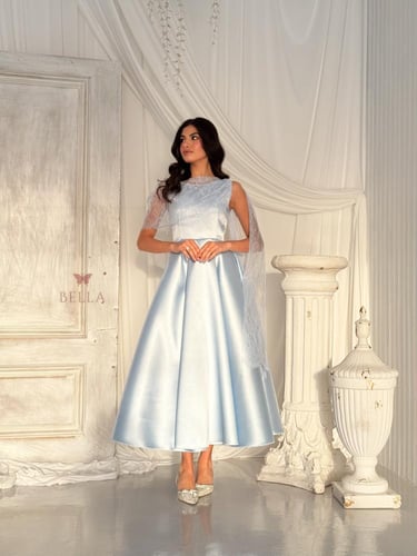 فستان سماوي مع دانتيل