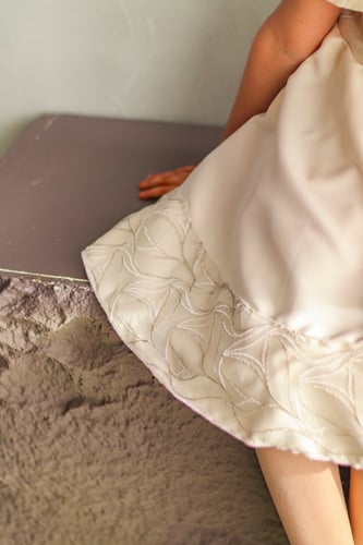 فستان بيج بـ تطريز