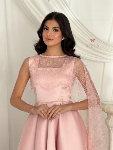 فستان وردي مع دانتيل