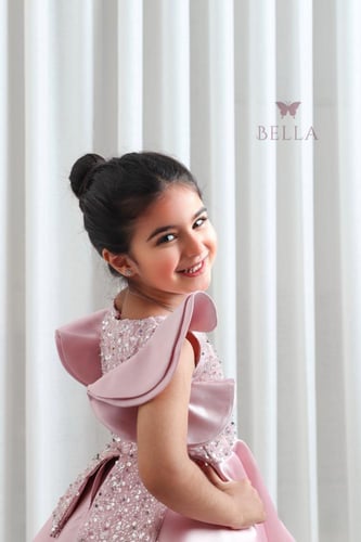 فستان ميكادو وردي ب ذيل من عمر 3 - 9 سنوات