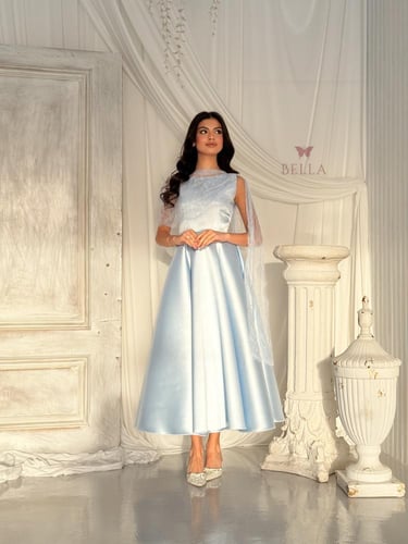 فستان سماوي مع دانتيل