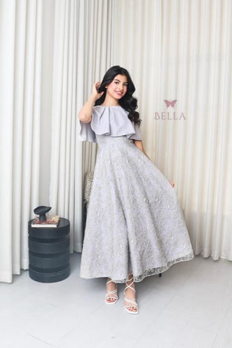 فستان فضي مُطرز بالكامل