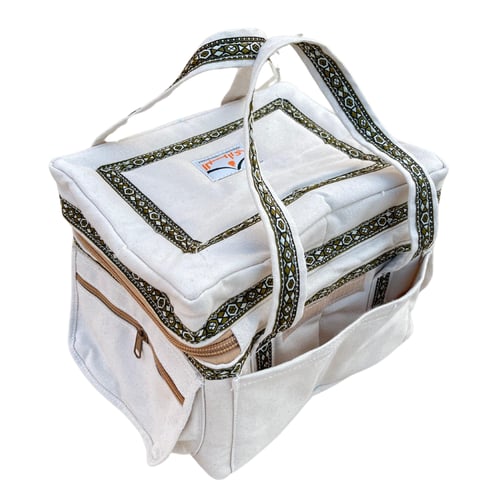 شنطة عزبة لون ابيض هندي حجم صغير