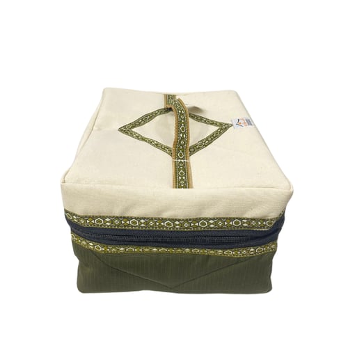 شنطة عزبة لون ابيض زيتي صغيرة