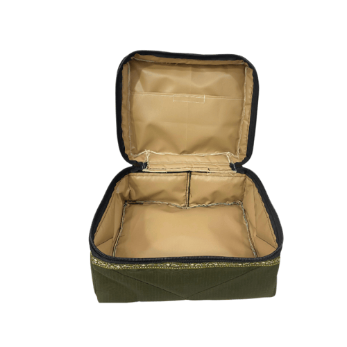 شنطة عزبة لون ابيض زيتي وسط