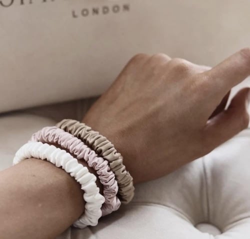 سكرانشي حرير طبيعي