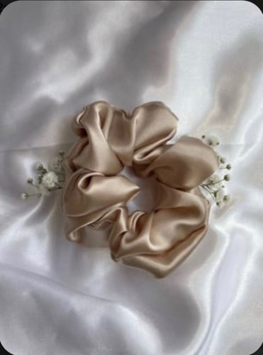 ربطة شعر سكرانشي حرير طبيعي