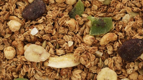 جرانولا بالفواكه