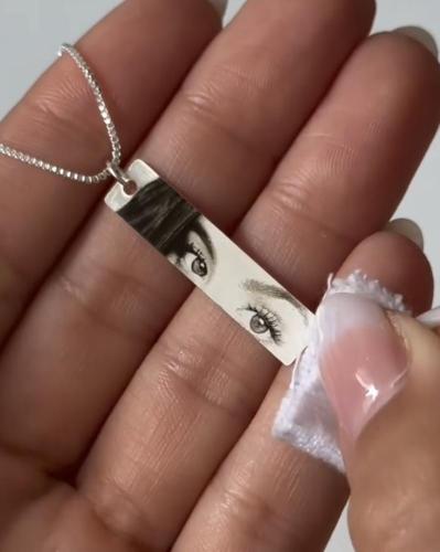 قلادة صوره عيون وعباراتك الخاصه