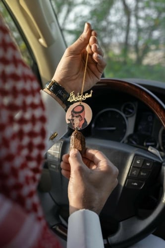 تعليقة سيارة استودعتك الله بالصوره مع كسرة العود