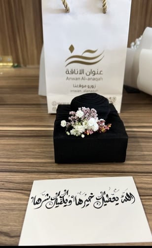 تغليف قماش مع ورد أنيق