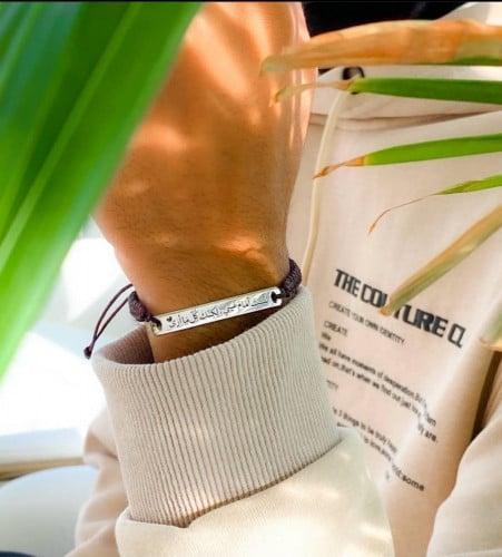 اسواره بالاسم او بعباره