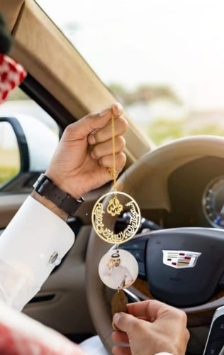 تعليقة سيارة أستودعتك الله مع الاسم والصوره