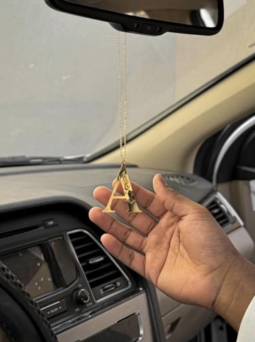 تلعيقة سيارة بالحرف والاسم