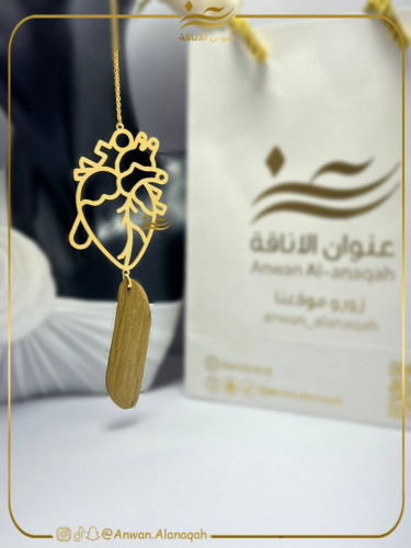 تعليقة بتصميم قلب مع كسرة العود