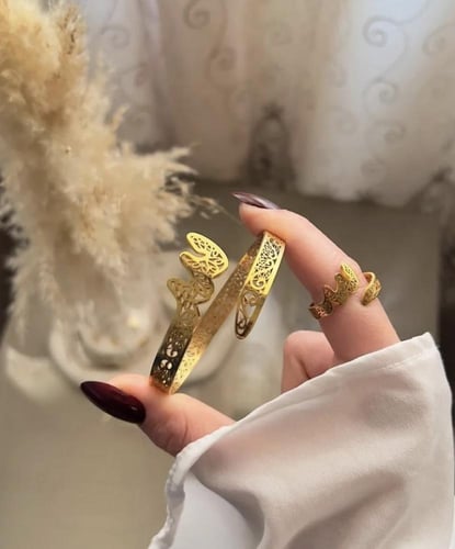 طقم أسواره وخاتم الحرف العربي المزخرف