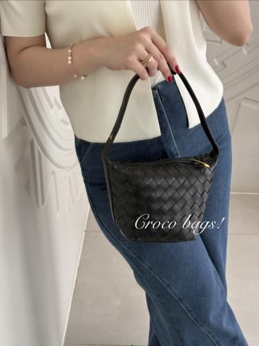 Wavy handle Mini bag- black