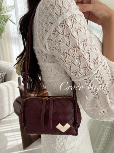 ويفي كروس بودي باق مع قلب- قلب عنابي