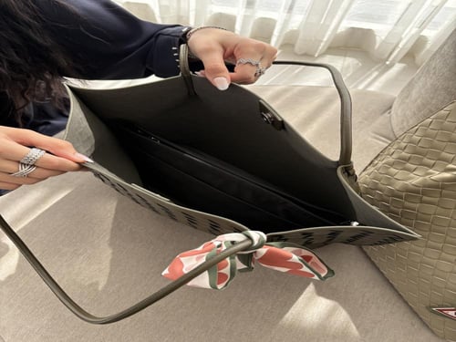 توت ويڤي باق - زيتي