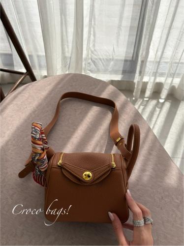 ميني ليندي - بني