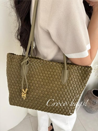 ‏ Classic Golden Knot Tote - olive green