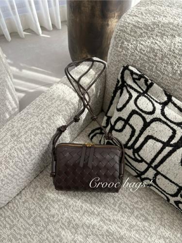 ويفي كروس بودي باق - بني