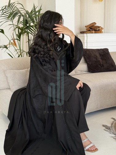 عباية كريب سبيشل تطريز كمبيوتر، القصة بشت