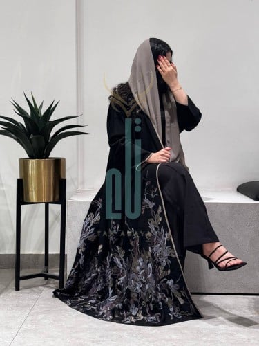 عباية كريب سبيشل تطريز كمبيوتر، القصة استريت