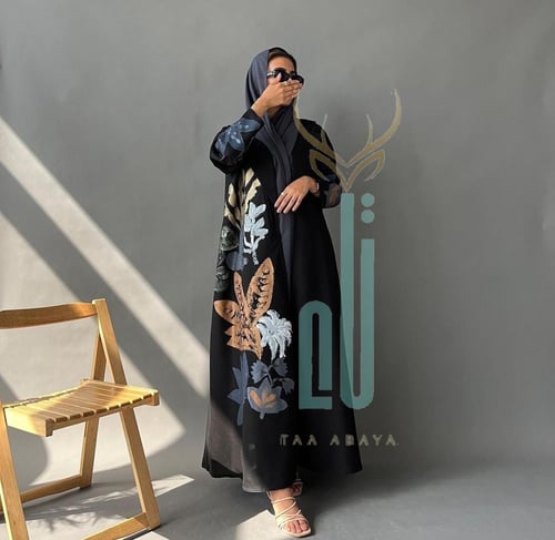 عباية بلايزر رسمية برسم يدوي