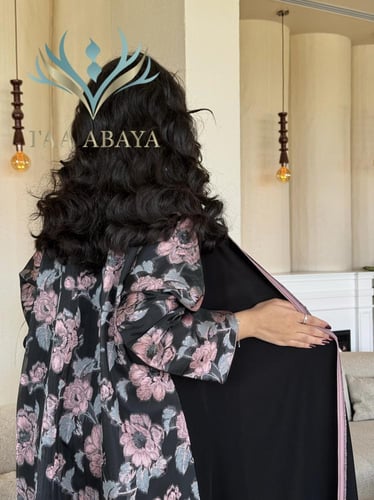 عباية كريب وجاكار، القصة استريت
