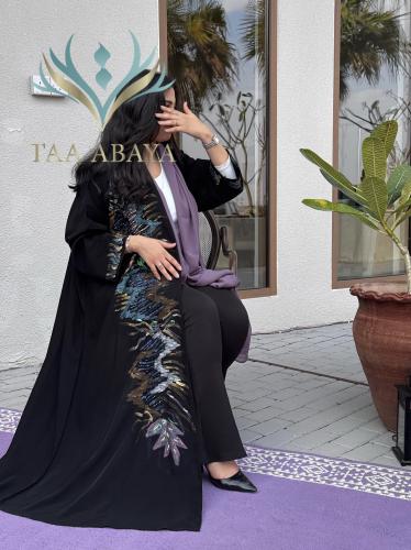 عباية كريب سبيشل رسم وتطريز يدوي ، القصة استريت