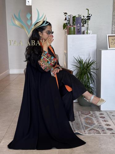 عباية كريب سبيشل تطريز كمبيوتر مع كريستال، القصة ا...